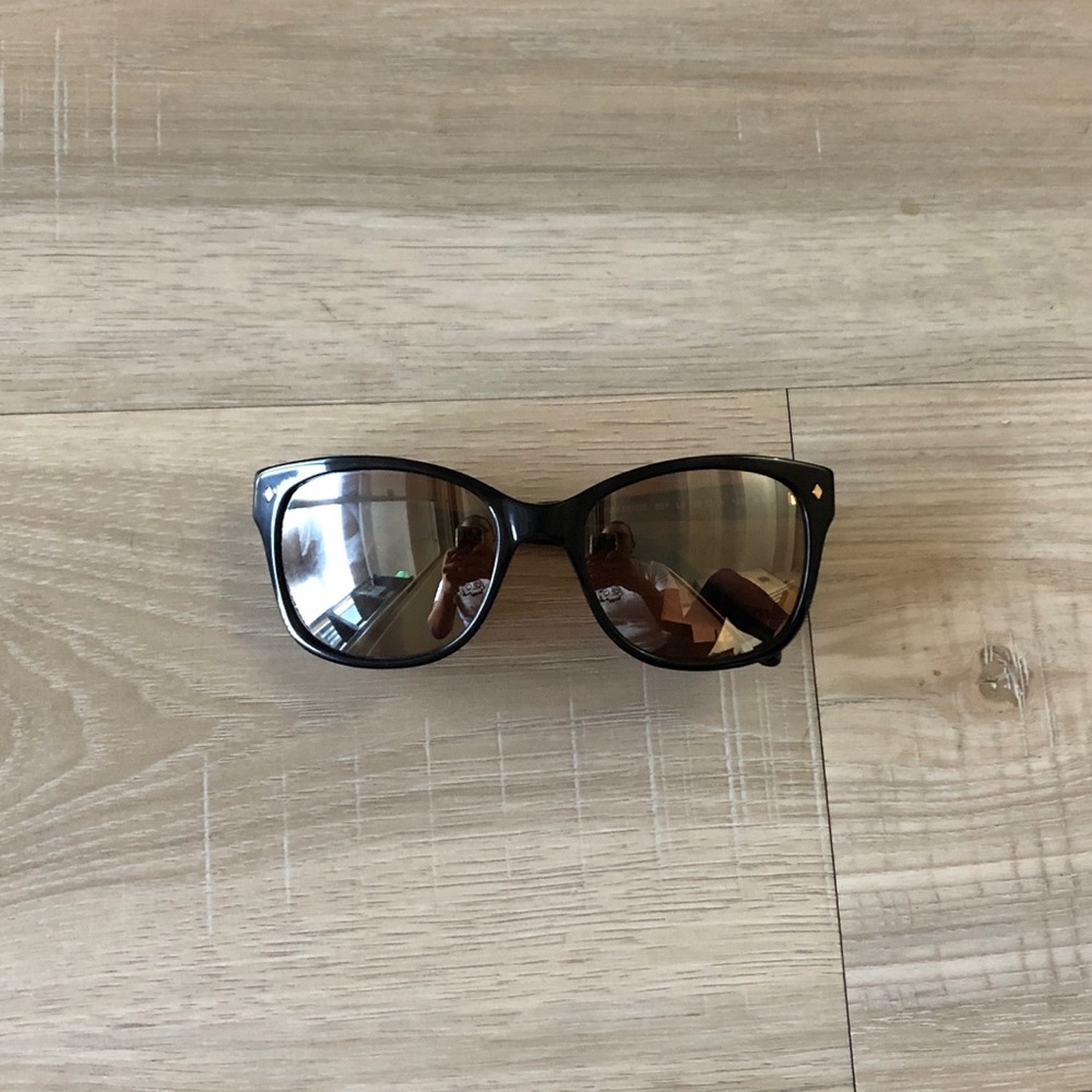 Black and gold fossil sunglasses